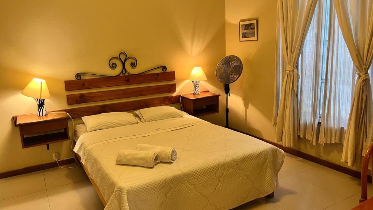 Hosteria Suiza Ica Esterno foto